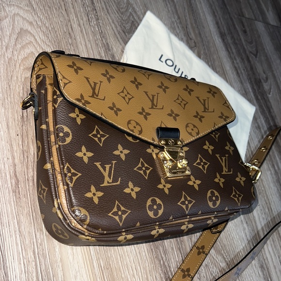 Authentic Louis Vuitton reverse Pochette Métis - Picture 4 of 17
